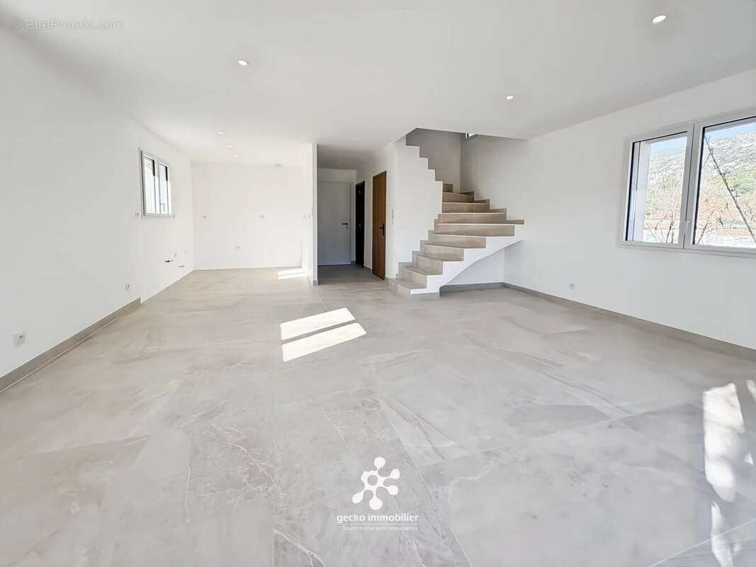 Maison à TOURRETTE-LEVENS