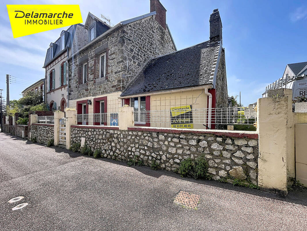 Maison à DONVILLE-LES-BAINS