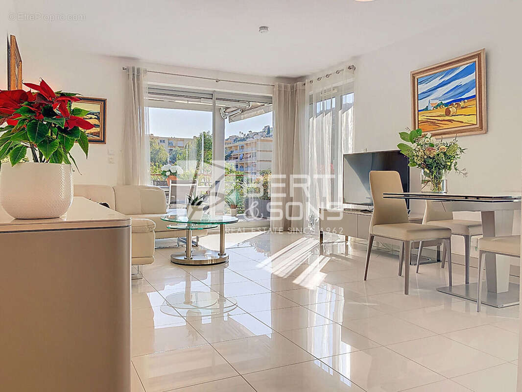 Appartement à MANDELIEU-LA-NAPOULE