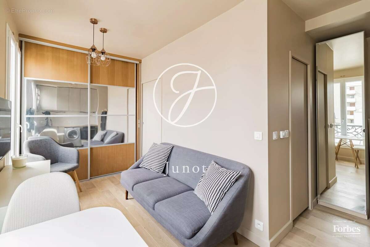 Appartement à PARIS-7E
