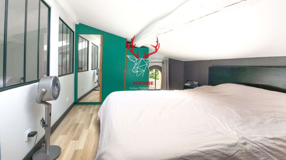 Appartement à LA TOUR-DE-SALVAGNY