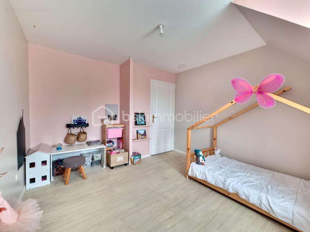 Maison à CHATENAY-SUR-SEINE