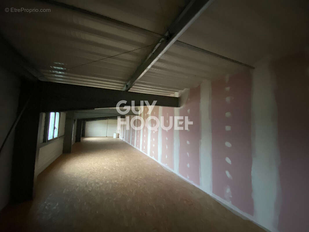 Local commercial Saint Medard De Guizieres 630 m2 - photo 3