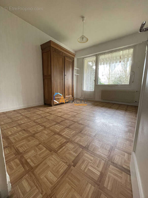 Appartement à LA CHAPELLE-SAINT-MESMIN