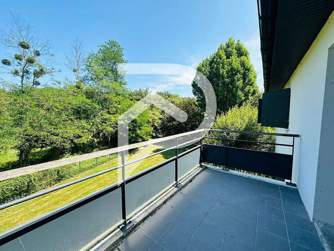 Appartement à LONS