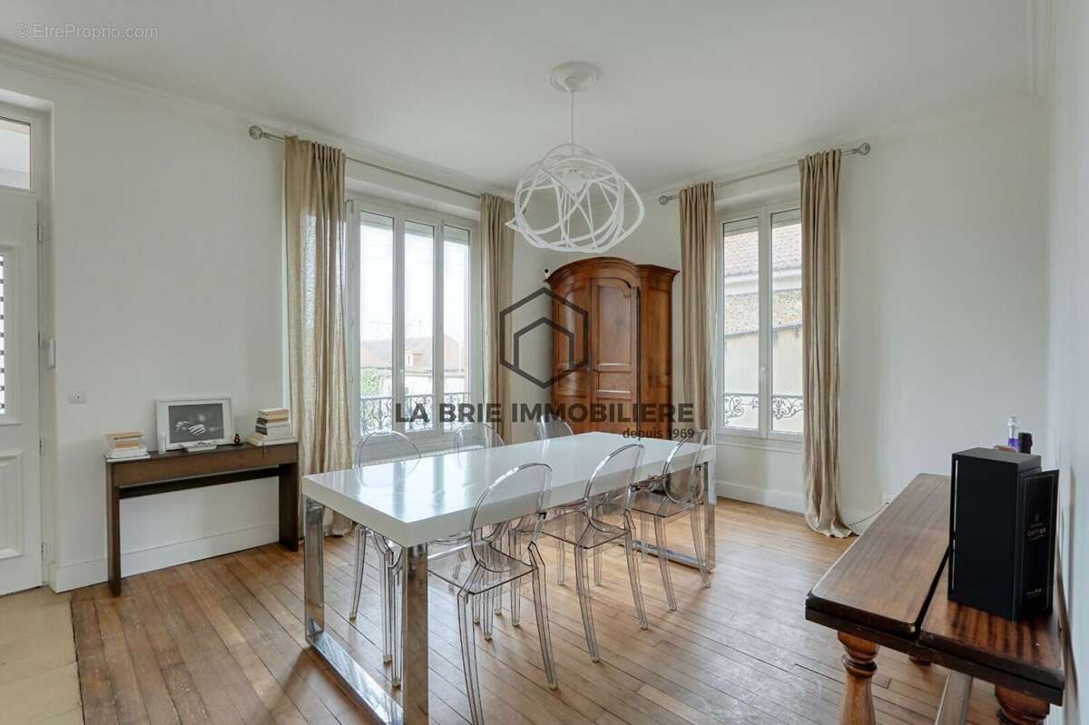 Maison 235 m² à Villecresnes  - photo 6