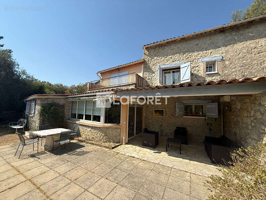BERGERIE A FAYENCE  DANS UN HAMEAU  3+1pièce(s) 100 m2 avec 60m² de dépendances et très belle piscine - photo 4