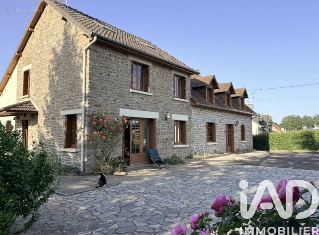 Photo 1 - Maison à ISIGNY-LE-BUAT