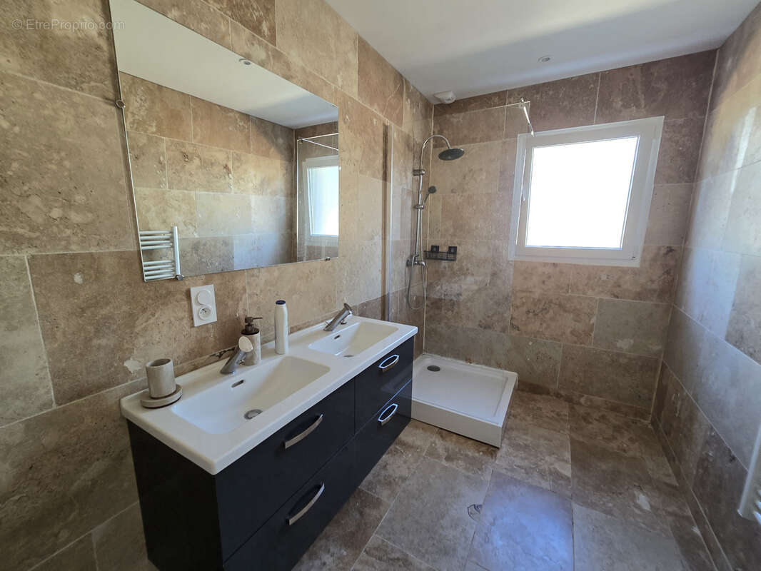 Maison 126 m² à Saint-Remy-En-Rollat  - photo 7