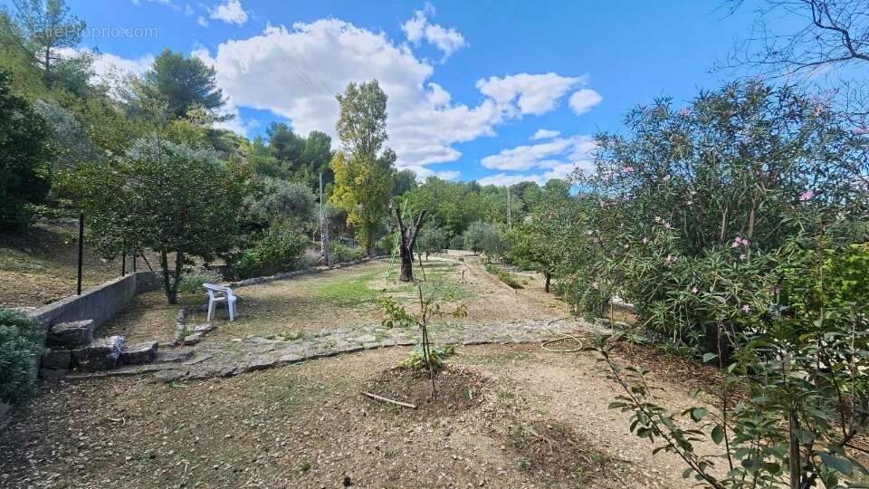 Terrain à CHATEAUNEUF-LES-MARTIGUES