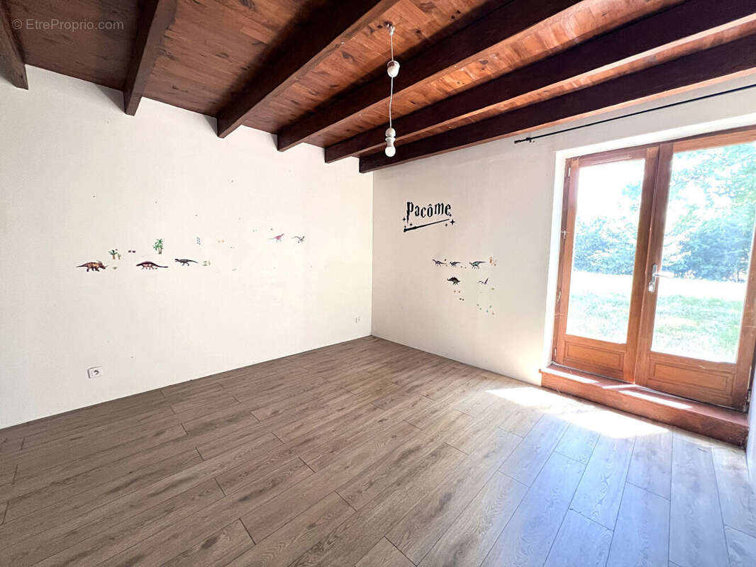 VONNAS : Charmante fermette avec dépendance aménageable et terrain constructible à Vonnas - photo 9