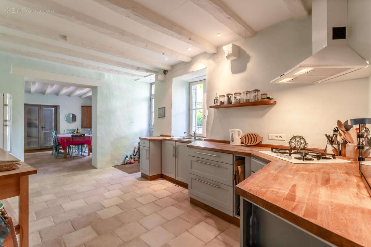 Maison à BEAUVILLE