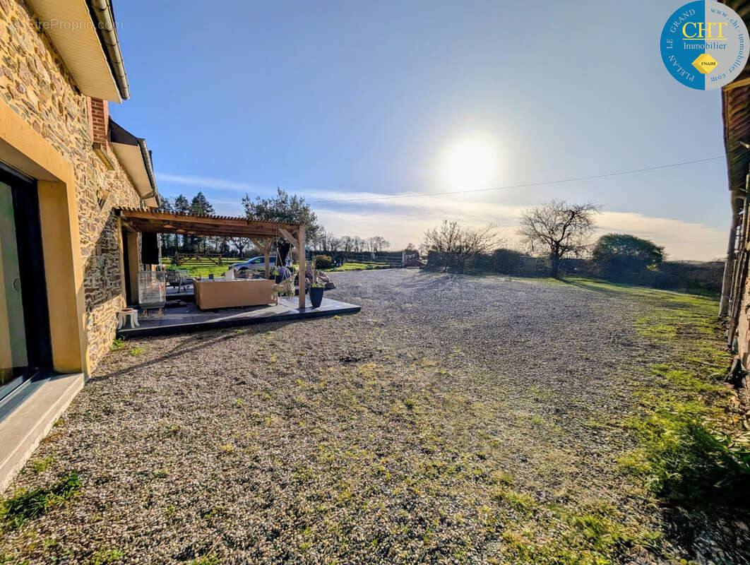 Maison à LES BRULAIS