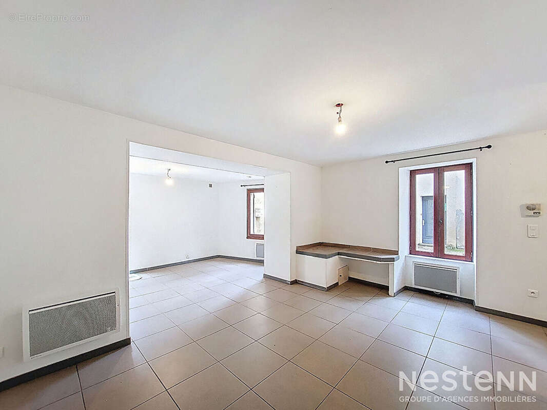 A Vendre Maison en pierre de 74 m² avec dépendance, terrasse et jardin au centre de Condom - photo 3