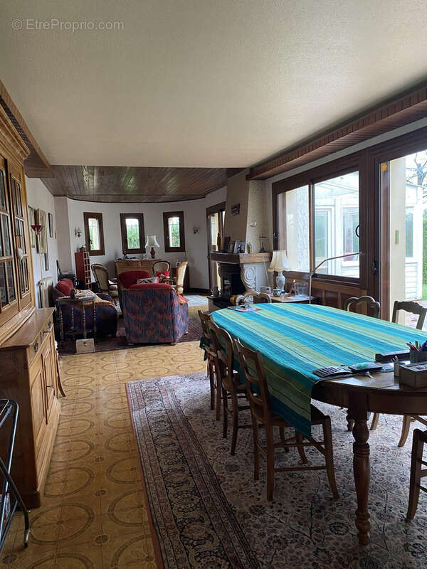 GRANDE PIECE DE VIE - Maison à LA ROCHE-SUR-YON