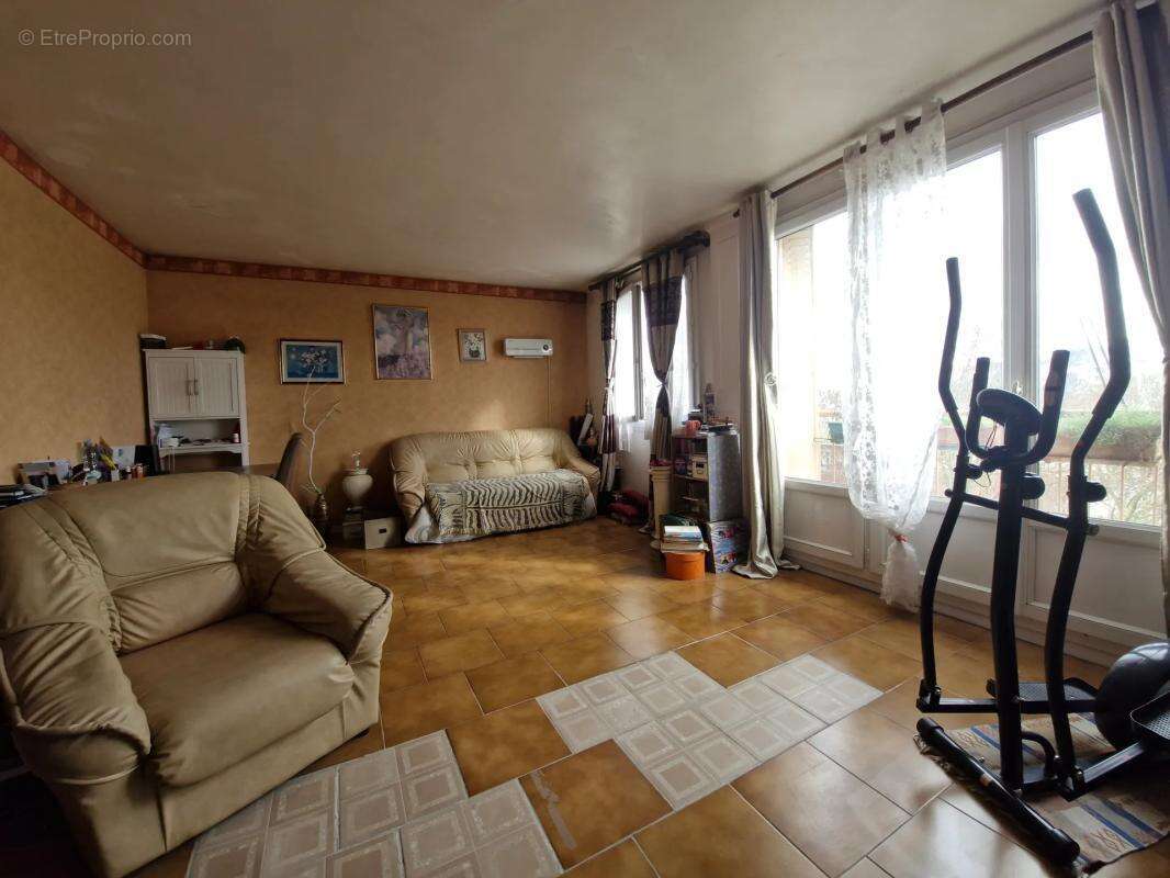 Appartement à LES PAVILLONS-SOUS-BOIS