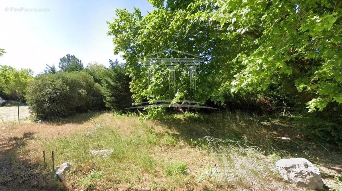Terrain à SORGUES