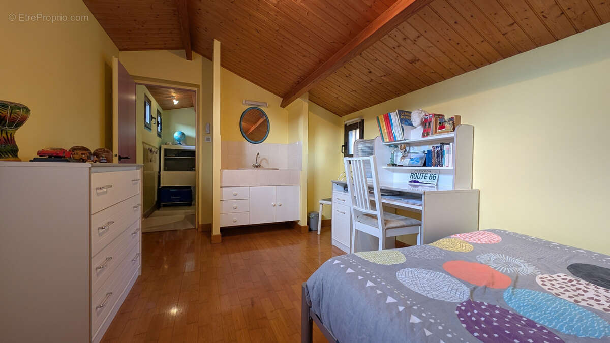 Maison à LES LANDES-GENUSSON