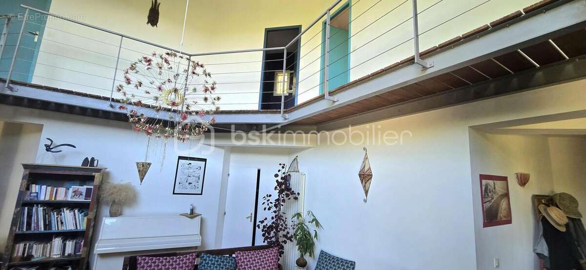 Villa d'Architecte, de 2003, 1 ECRIN DE SERENITE :178 m² – 5 Chambres –  Piscine et terrain de 1425 M²  ! - photo 7