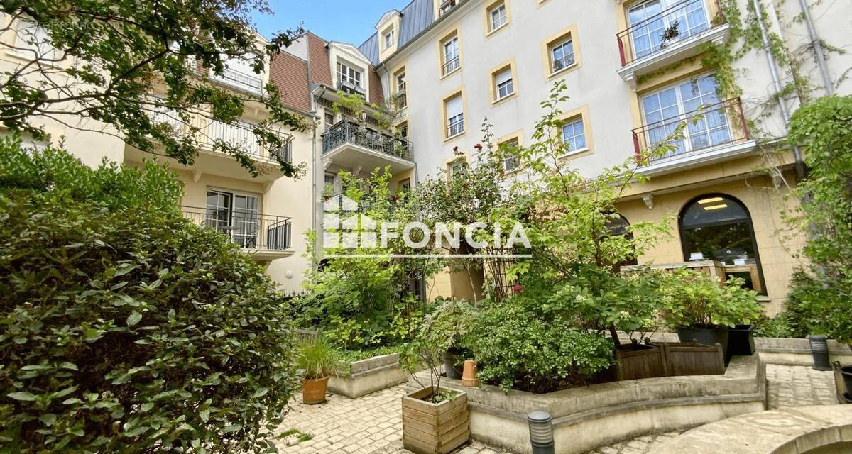 Appartement à LE PLESSIS-ROBINSON