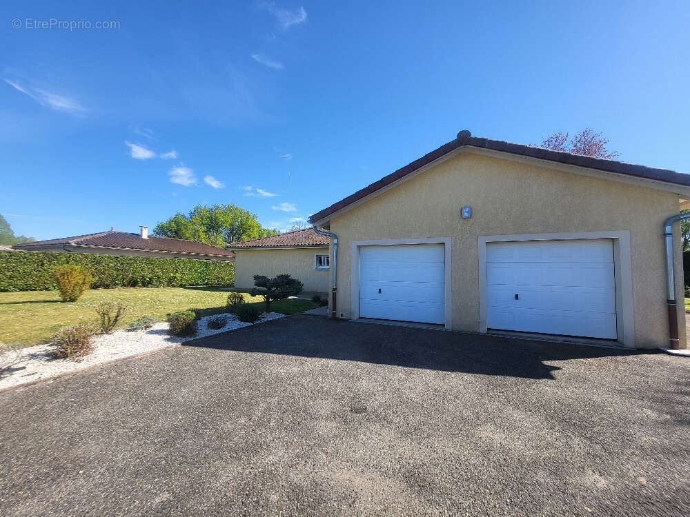 RARE, Villa plain-pied 150 m², 4 chambres, Terrain 1362 m², Double garage - photo 3