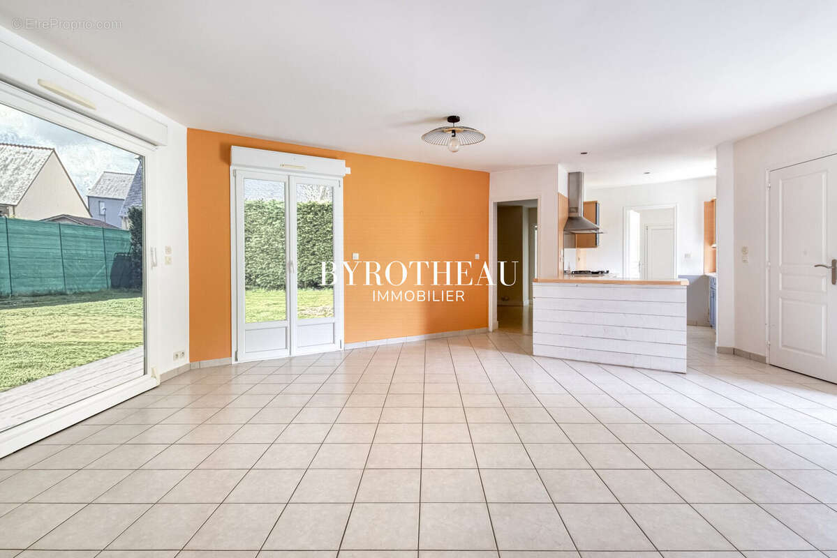 Maison 114 m² à Saint-Augustin-Des-Bois  - photo 8