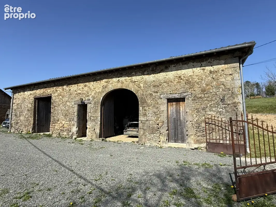 Propriete avec dependances et 11 ha de terrain - photo 26