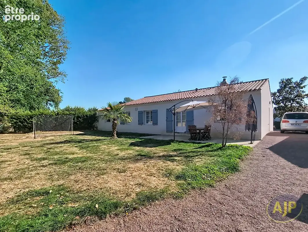 Maison 6 pièces 109 m² · à Vieillevigne · 108,5 m² · 258 000 €