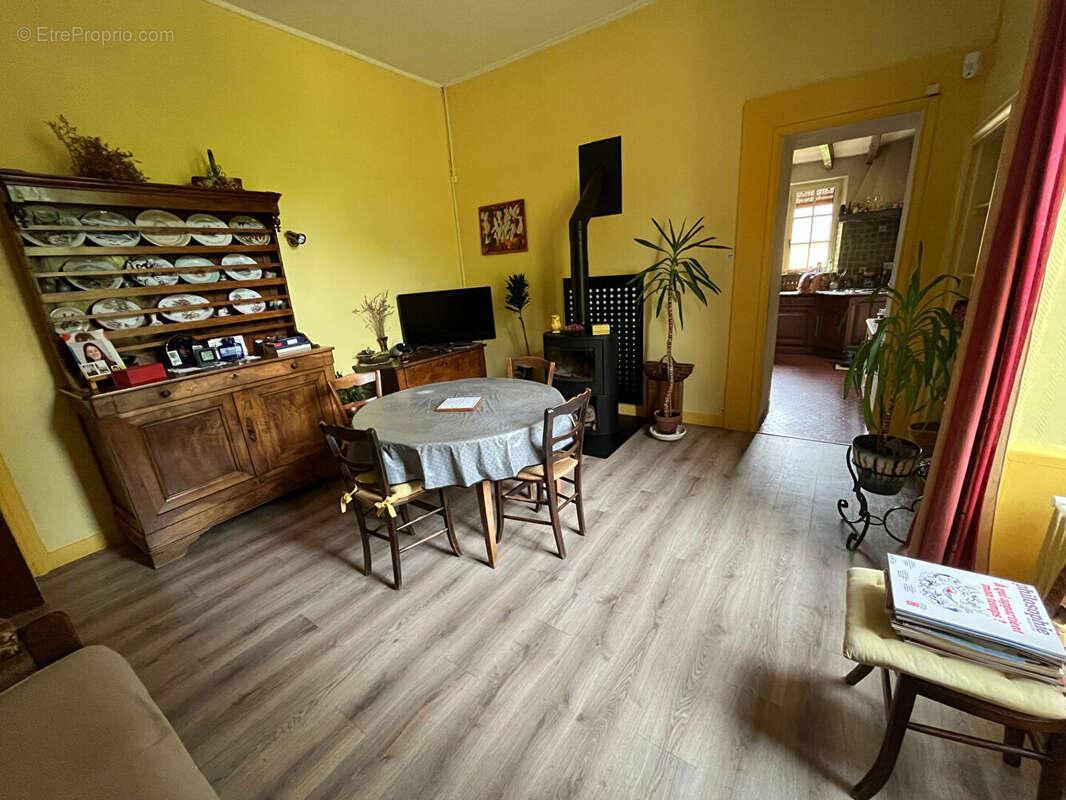 Maison à NOYEN-SUR-SARTHE
