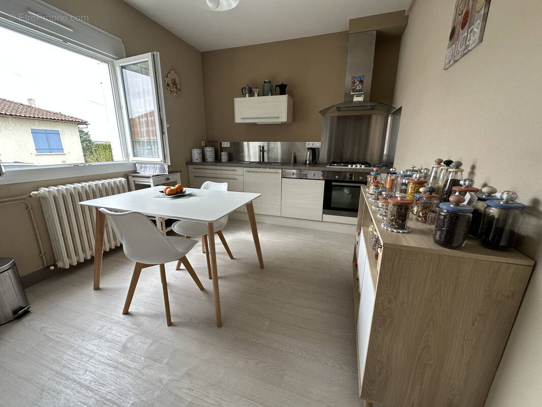 Maison à LA ROCHE-CHALAIS