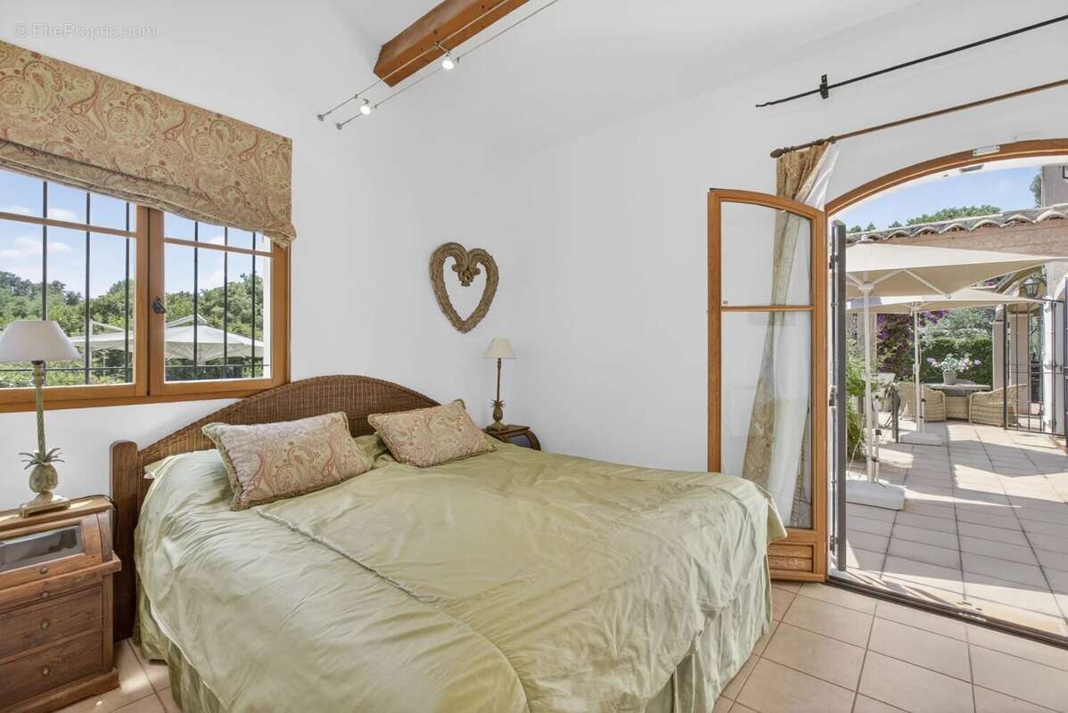 Maison à VALBONNE
