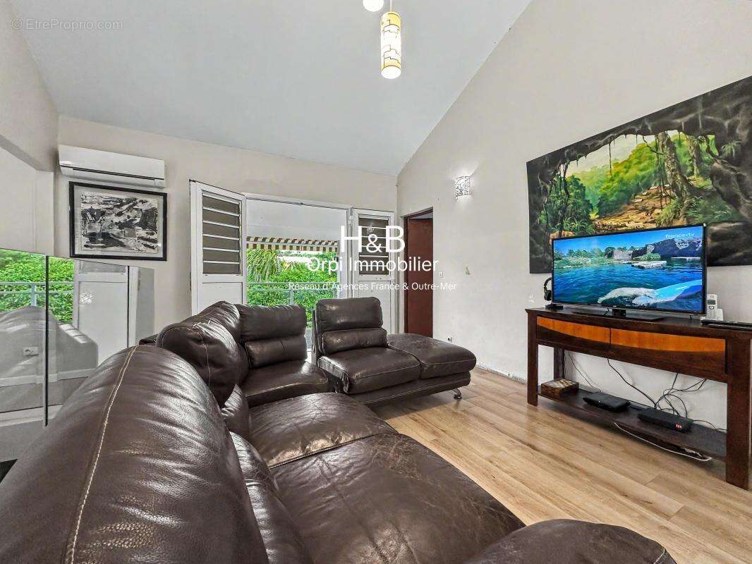 Élégante Maison Familiale T5 + Grand Jardin, Schoelcher, Terreville À Vendre - photo 4