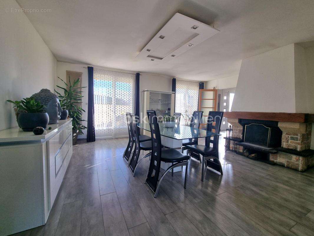 Maison à JOUY-LE-CHATEL