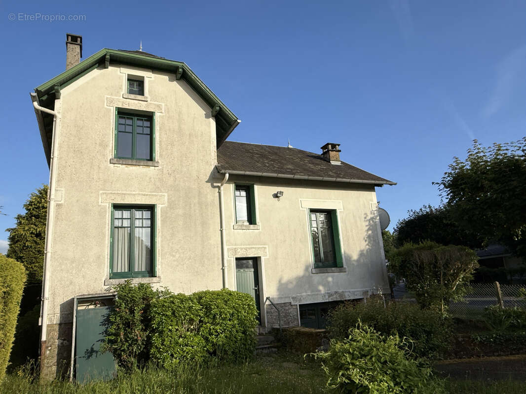 Maison à ARNAC-POMPADOUR