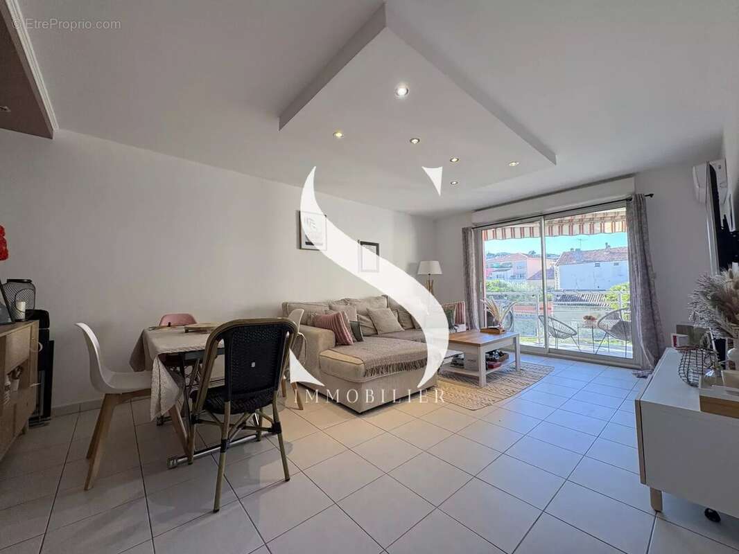 Appartement à VALLAURIS