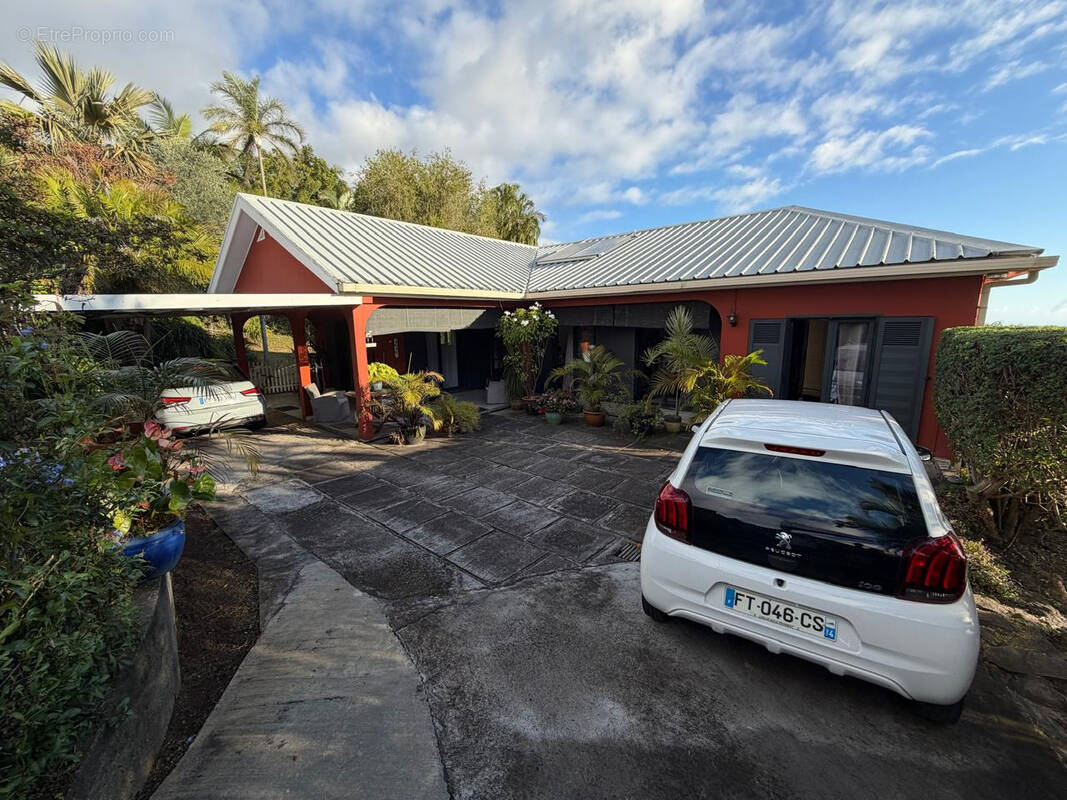 Maison à LES TROIS-BASSINS