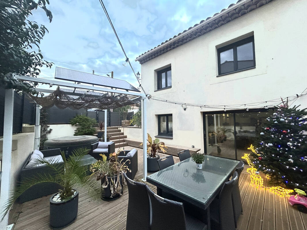 Maison à LE CASTELLET