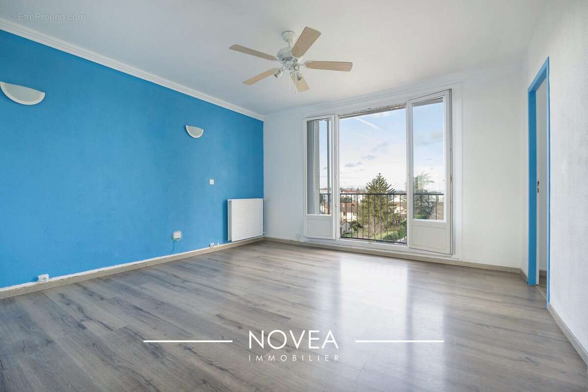 Appartement à MEYZIEU