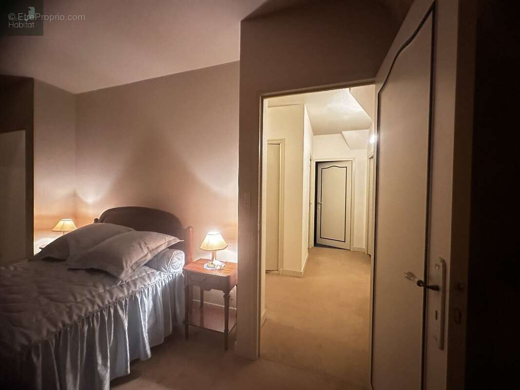 Maison à SAINT-ETIENNE-DE-MAURS