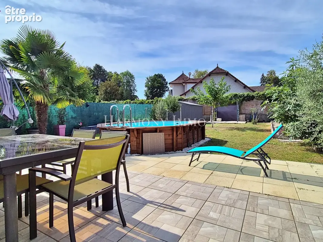 Maison de plain pied 4 pièces de 92 m2 avec piscine et jardin arboré - photo 15
