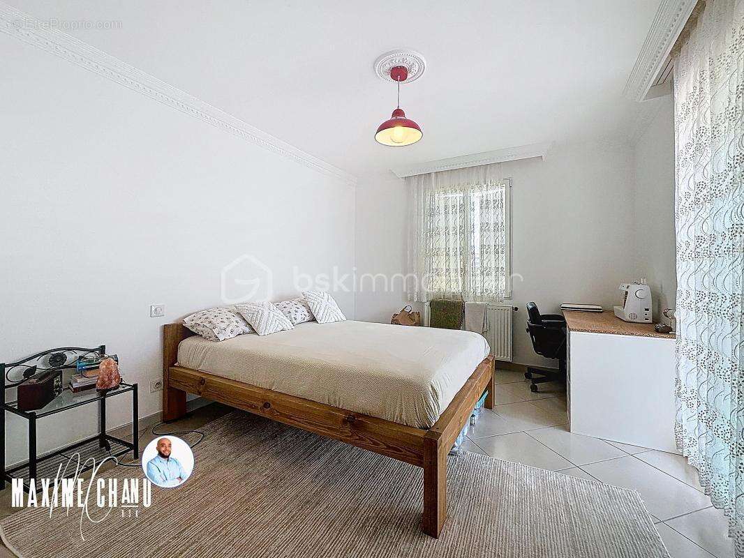 À Vendre : Belle Maison de 155 m² à Gignac, au Calme et Proche du Centre - photo 9