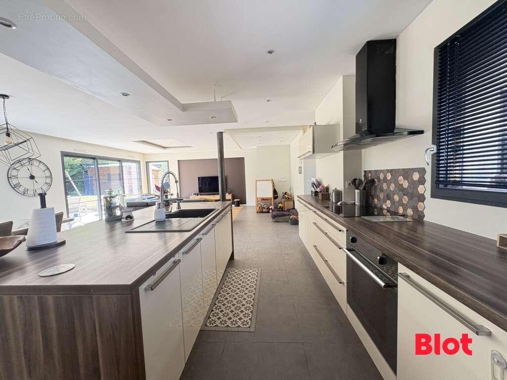 Maison 155 m² à Saint-Peran  - photo 5