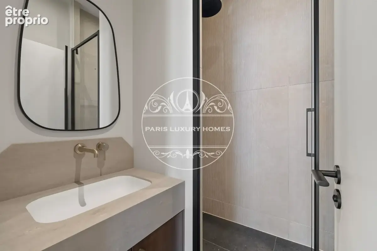 Magnifique duplex rénové avec vue à Paris 8ème ! - photo 19