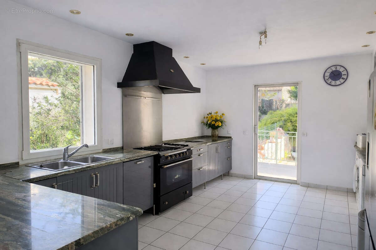 Maison à LA BASTIDE-DES-JOURDANS