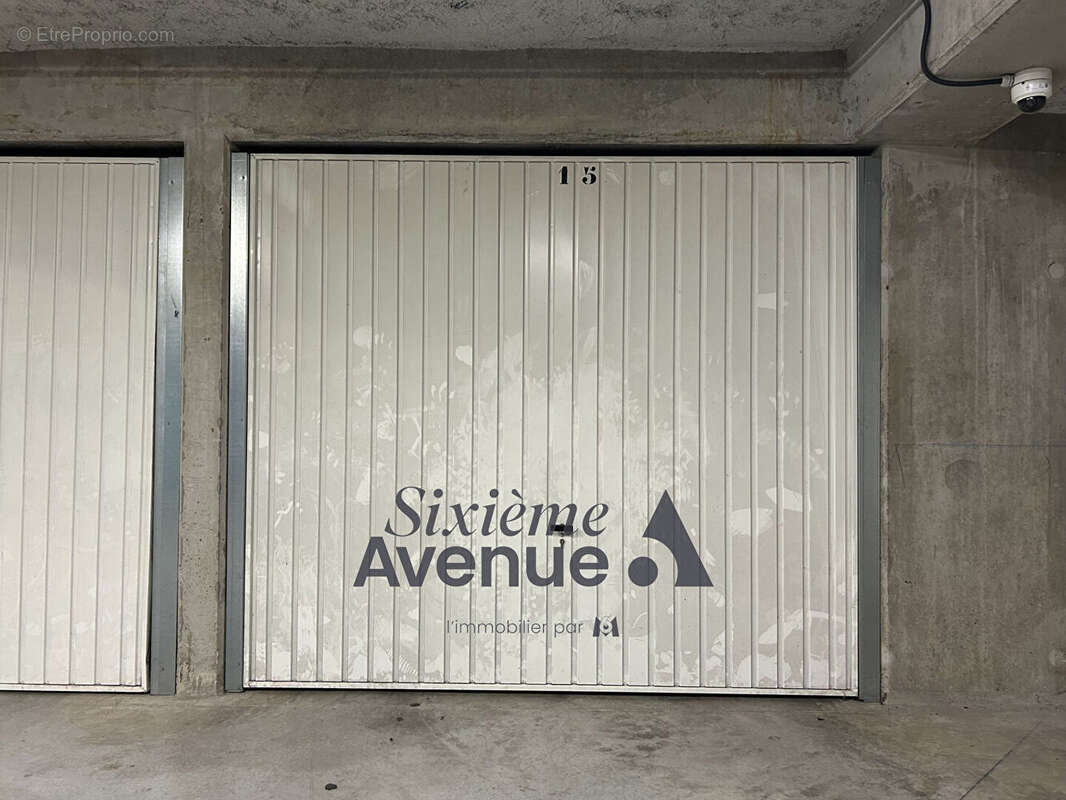 Parking à DECINES-CHARPIEU