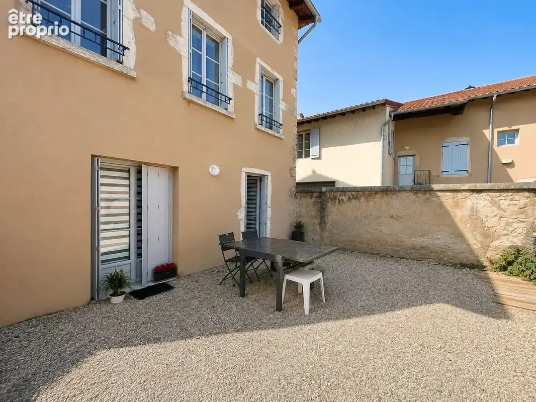 Appartement à NEUVILLE-SUR-AIN