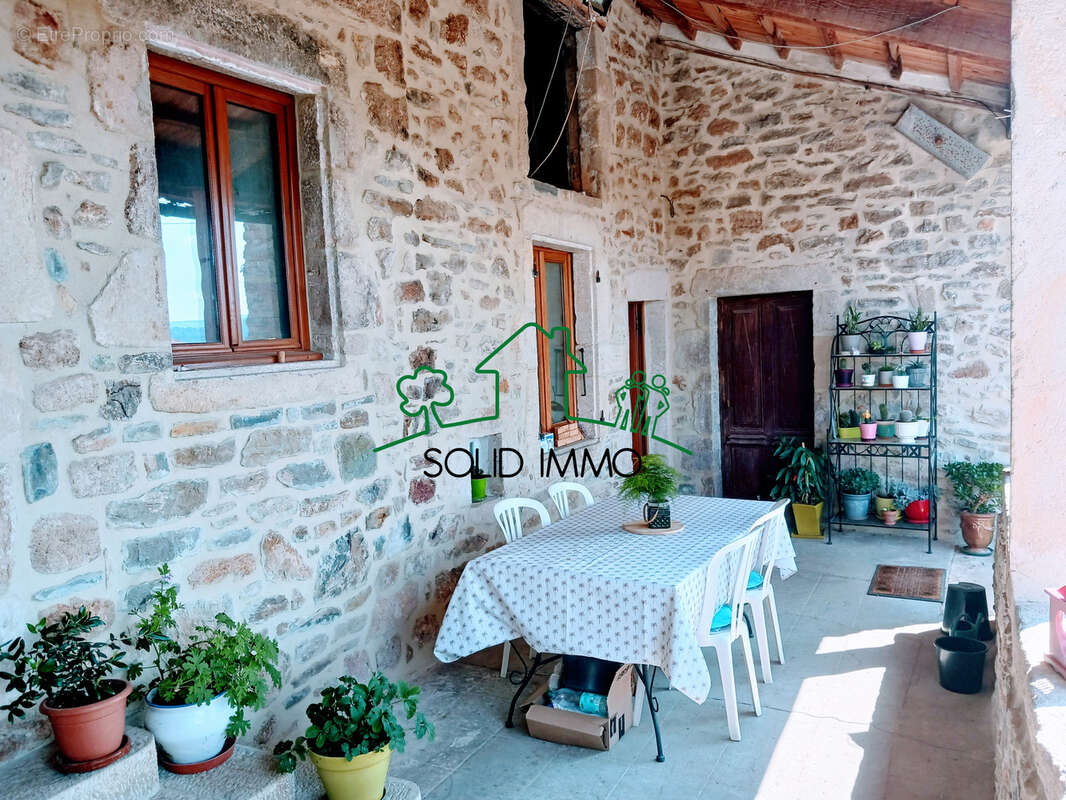 Maison à SAINT-ETIENNE-DE-FONTBELLON