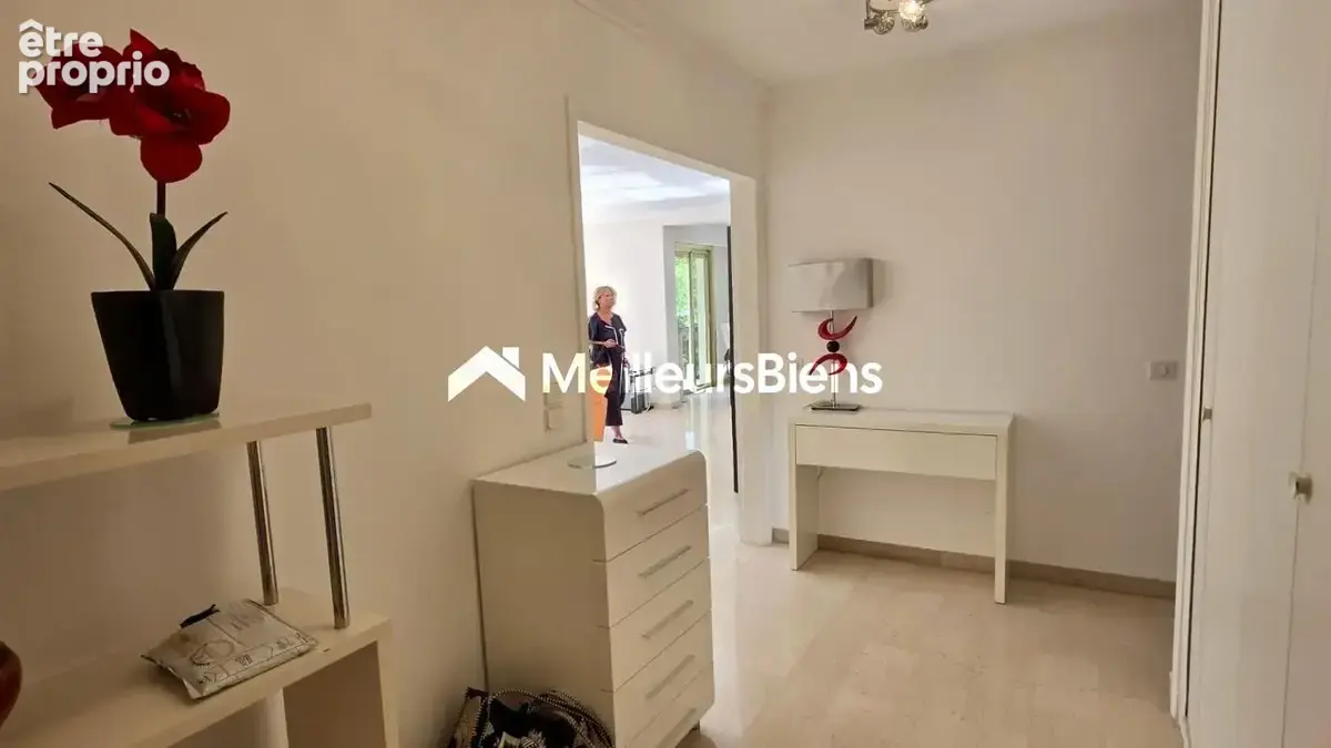 Cannes  : Grand 3 pièces de 98 m2, avec terrasse, garage et piscine - photo 8
