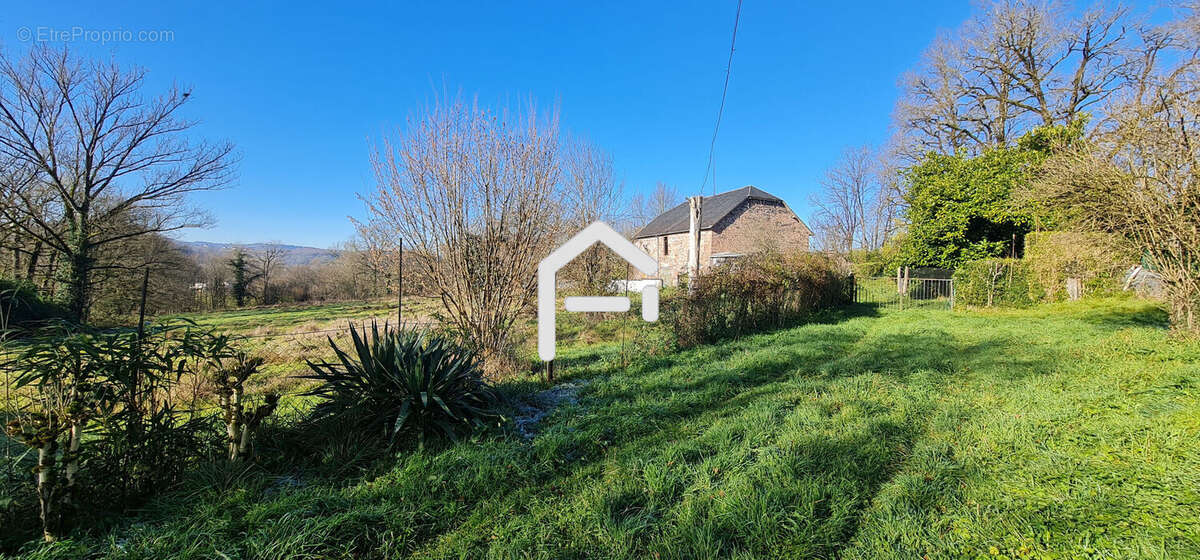 Maison à ALLASSAC