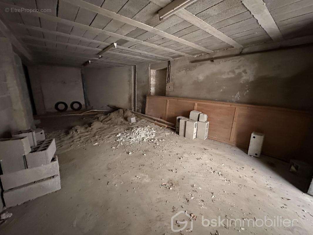ROMANS SUR ISERE - Immeuble 200 m² + garage de 100 m² - photo 10